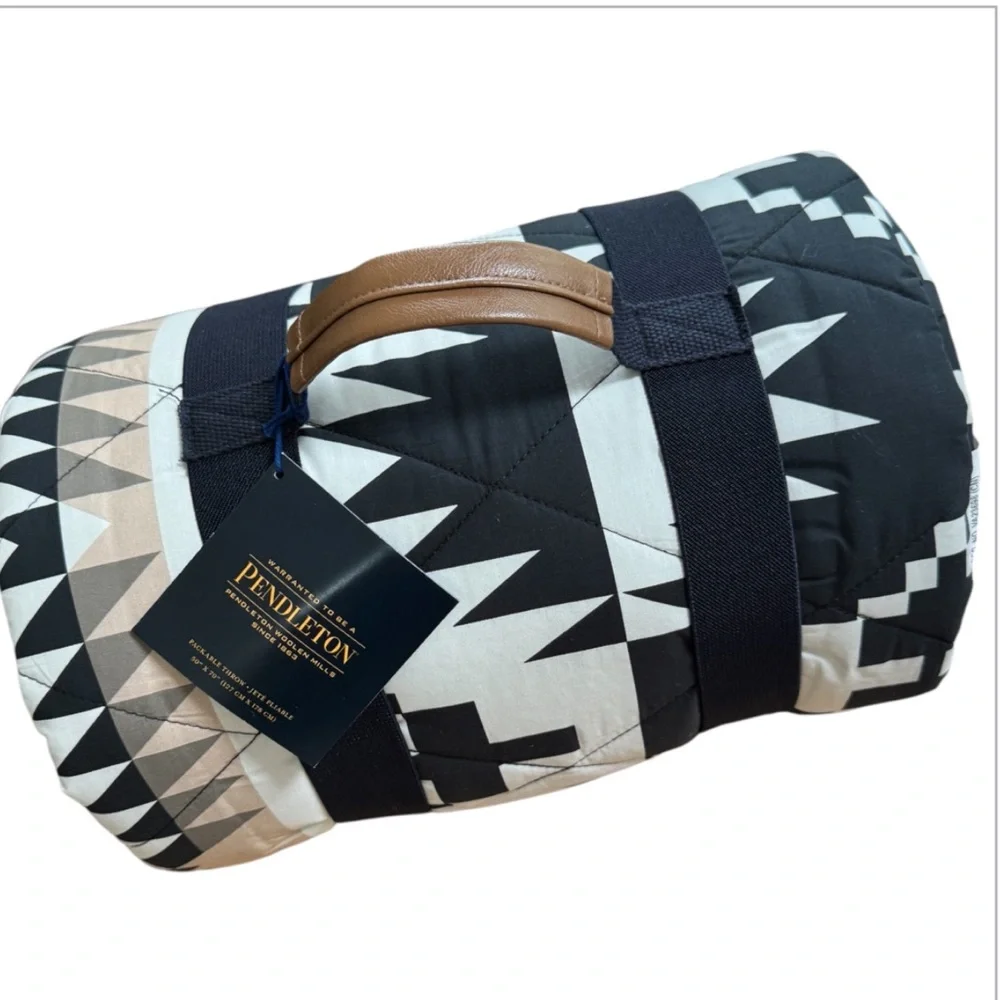 Pendleton Spider Rock Quilted Roll Up Throw 50”x70”